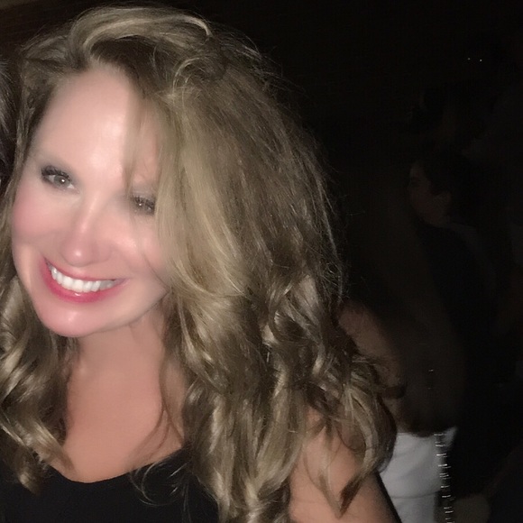 Meet your Posher, Deborah - Picture 2 of 2